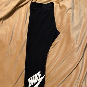 Nike Women's NSWLegasee Logo Leggings